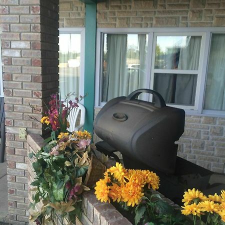 Satellite Motel Medicine Hat Zewnętrze zdjęcie